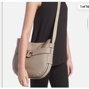 TORY BURCH Gemini
Link Hobo Taupe Crossbody Bag
Leather Designer Purse EUC